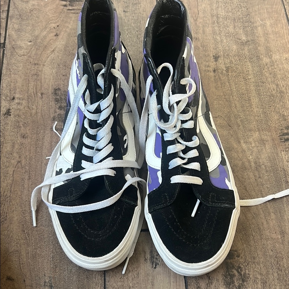 High-Top Lace-Up Women’s Sneakers in Black & Purple